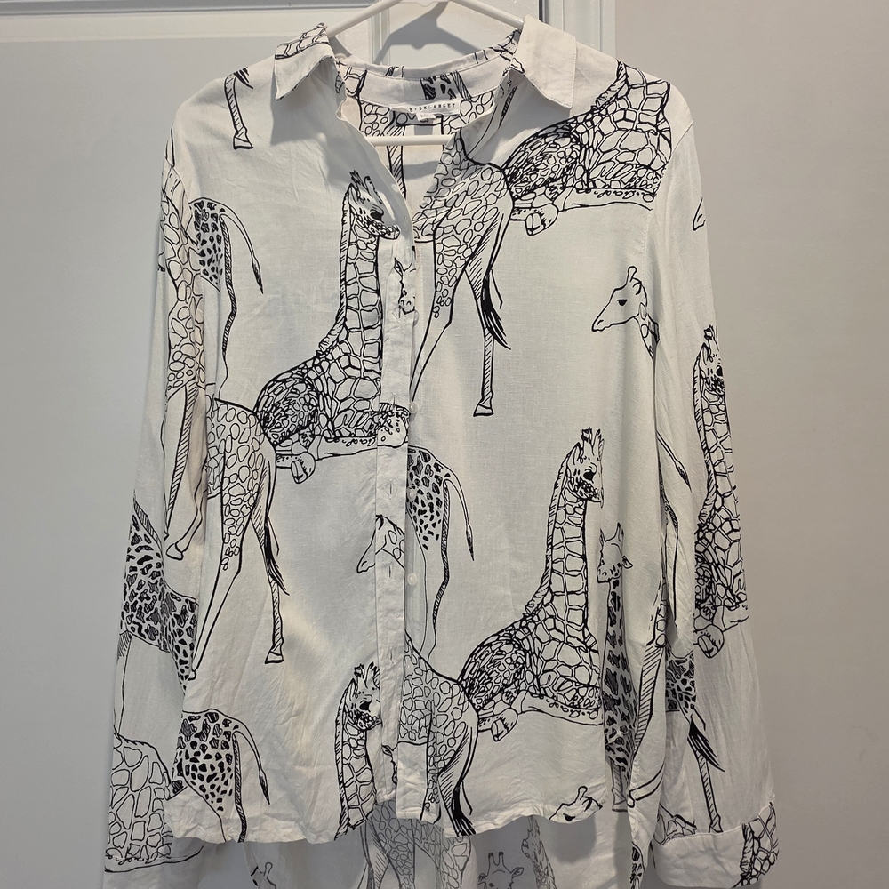 Jane and Delancey White Giraffe Print Blouse- BRAND NEW - SIZE M